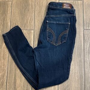 Hollister Women's Dark Indigo Skinny Jeans. Size 29/26. EUC